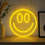Enseigne néon LED smiley jaune allumée
