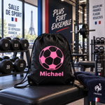 Sac de gym personnalisé motif football dans une salle de sport