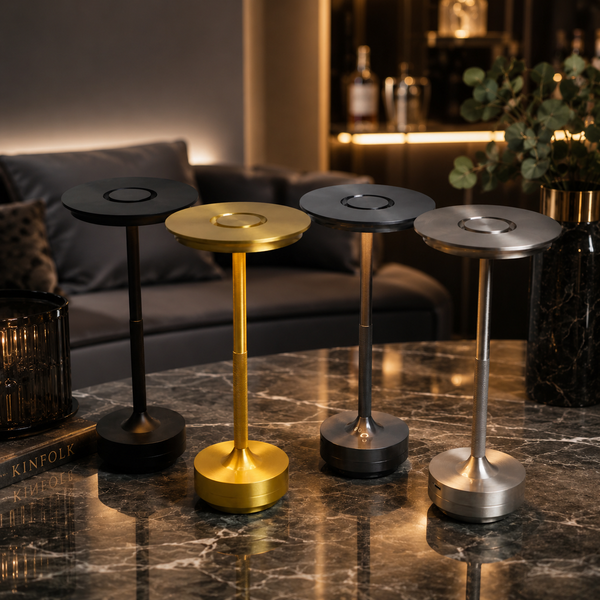 Lampe de table LED sans fil en aluminium allumée
